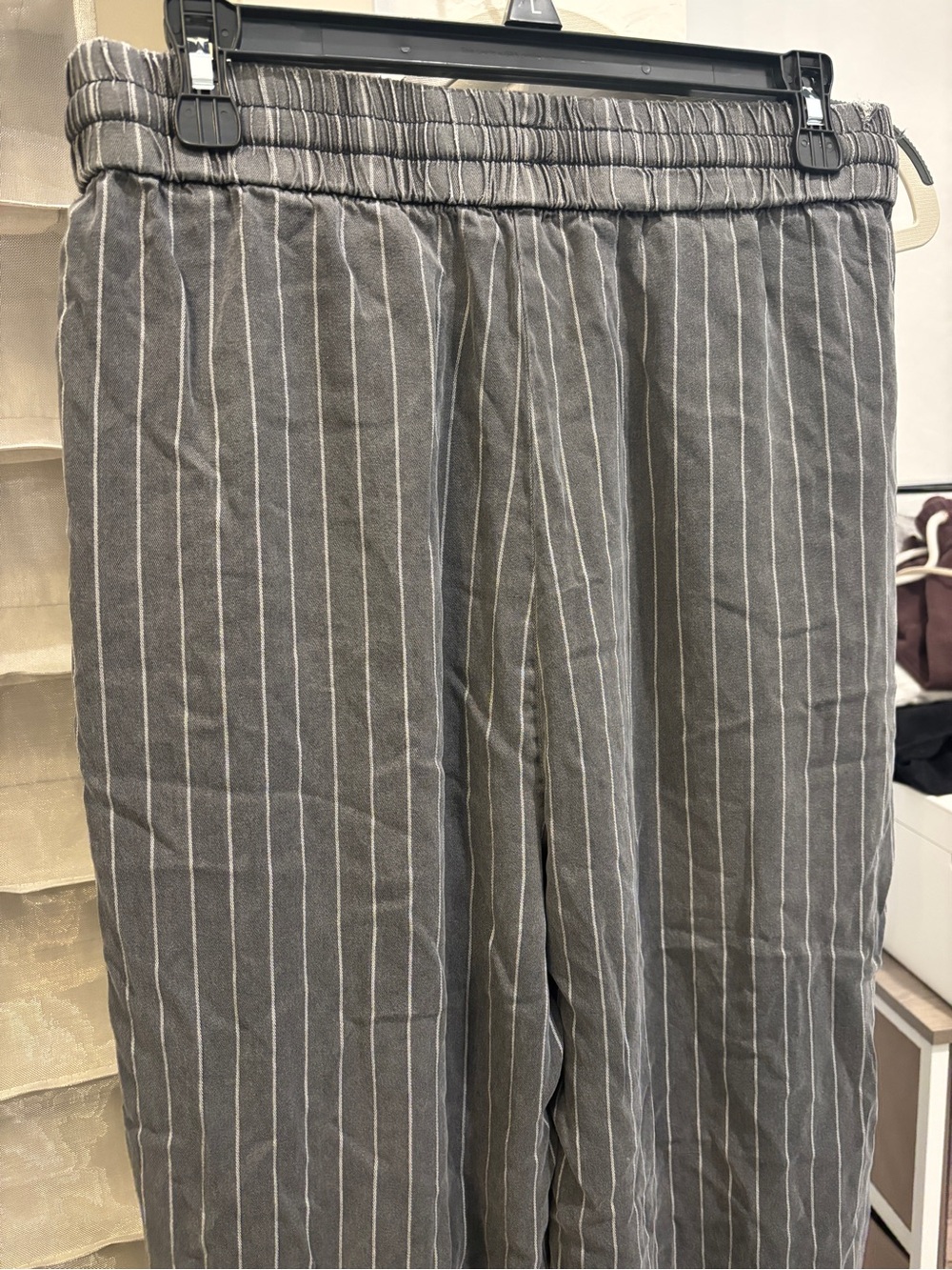 DAVI & DANI Gray Pinstripe Drawstring Joggers - Picture 3 of 4